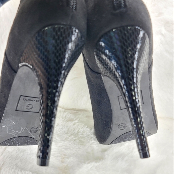 NWT Bootie peep toe heels strap snake embossed suede comfortable GBG Los Angeles - Picture 4 of 10